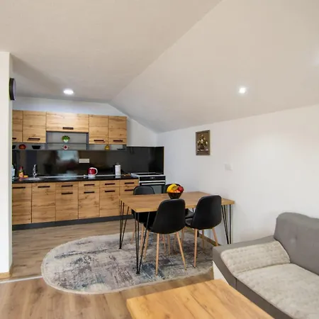 アパート Pliva ヤイツェ